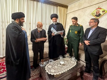 دیدار نمایندگان ولی‌فقیه در استان‌های اردبیل و زنجان با خانواده شهید محسن احمدی+عکس