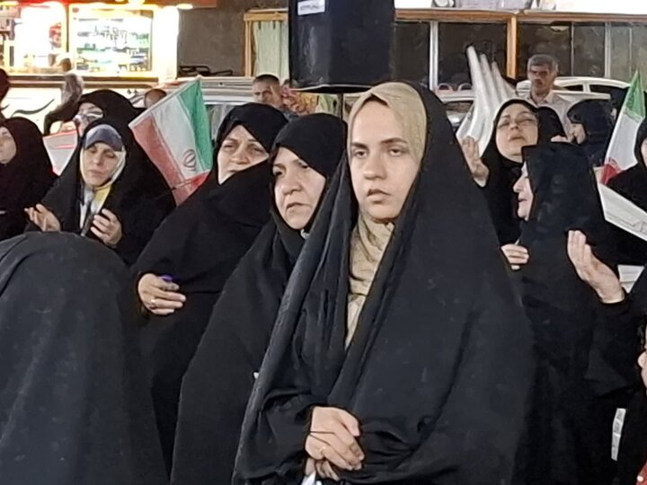 تصاویر/ هفتاد و چهارمین تجمع شبانه مردم کاشان در دفاع از وطن در میدان پانزده خرداد
