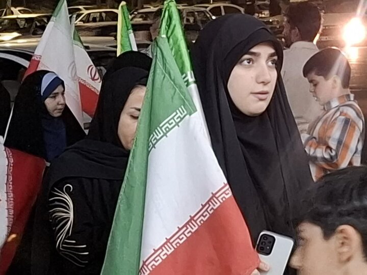 تصاویر/ هفتاد و چهارمین تجمع شبانه مردم کاشان در دفاع از وطن در میدان پانزده خرداد