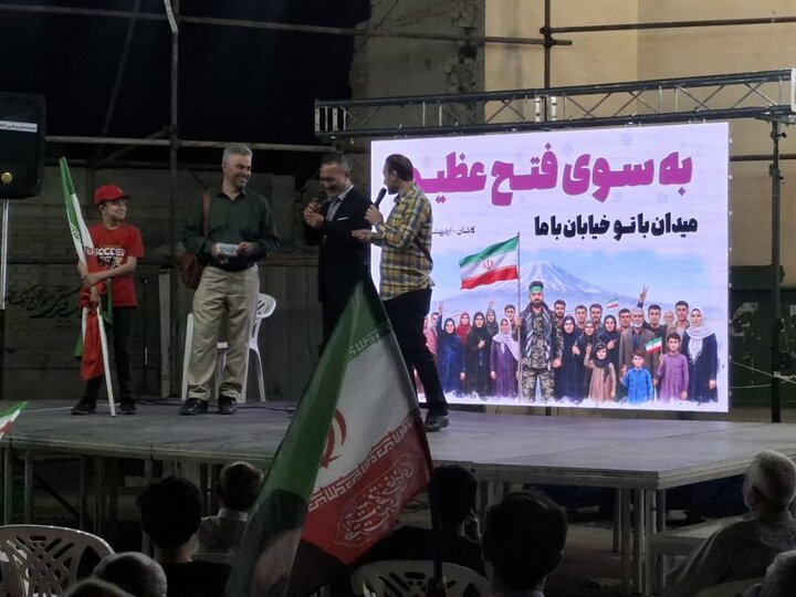 تصاویر/ هفتاد و چهارمین تجمع شبانه مردم کاشان در دفاع از وطن در میدان پانزده خرداد