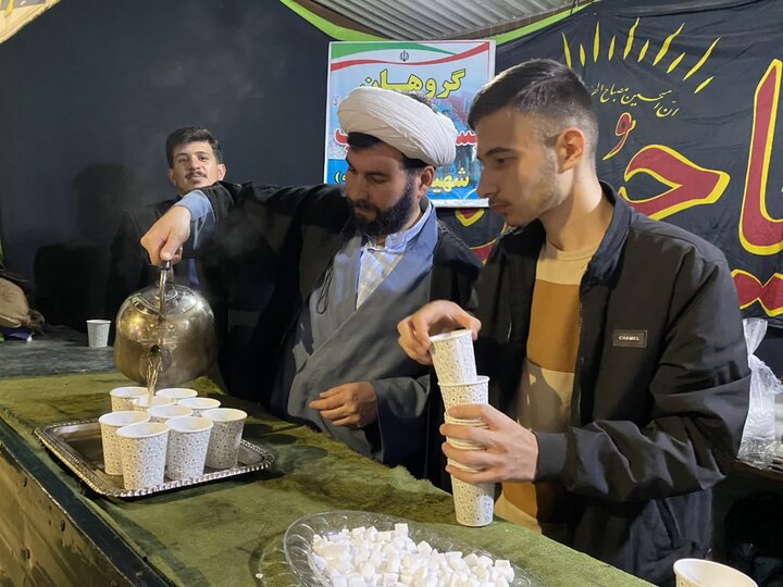 تصاویر/  استمرار فعالیت موکب فرهنگی تبیینی و پذیرایی مدرسه علمیه امام رضا علیه‌السلام شهرستان میاندوآب
