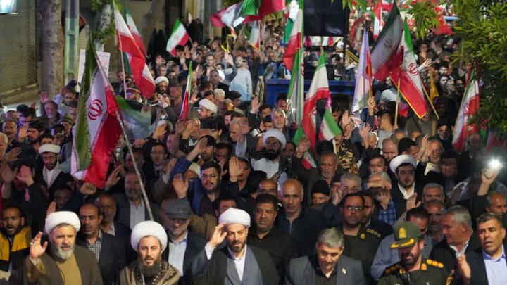 تصاویر/  دشمنان در حیرت از تداوم حماسه‌ها؛ هفتاد و چهارمین شب حضور پرشور مردم شهرستان خوی