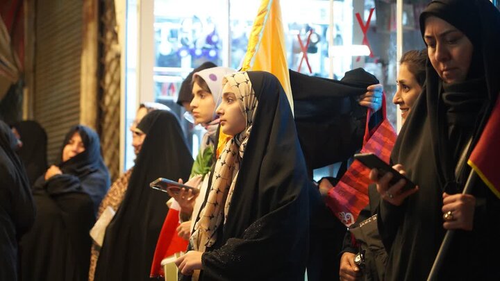 تصاویر/  دشمنان در حیرت از تداوم حماسه‌ها؛ هفتاد و چهارمین شب حضور پرشور مردم شهرستان خوی