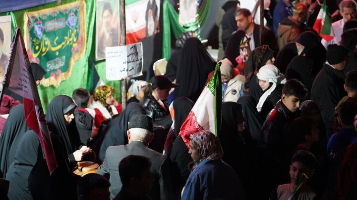 تصاویر/  دشمنان در حیرت از تداوم حماسه‌ها؛ هفتاد و چهارمین شب حضور پرشور مردم شهرستان خوی