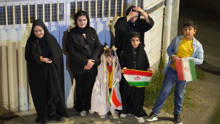 تصاویر/  دشمنان در حیرت از تداوم حماسه‌ها؛ هفتاد و چهارمین شب حضور پرشور مردم شهرستان خوی