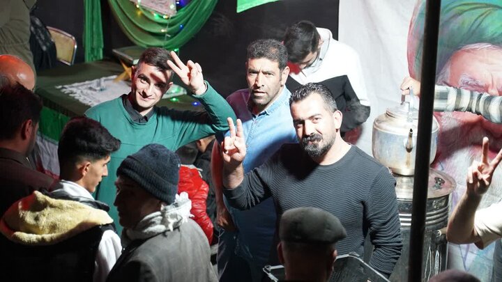 تصاویر/  دشمنان در حیرت از تداوم حماسه‌ها؛ هفتاد و چهارمین شب حضور پرشور مردم شهرستان خوی