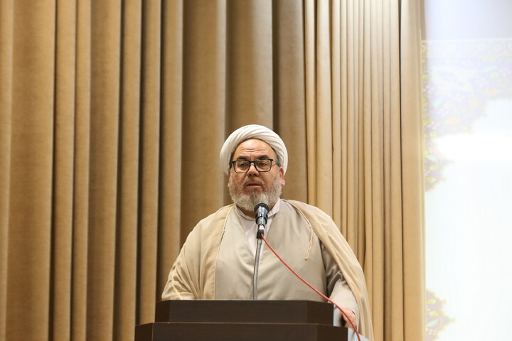 تصاویر‌/‌نشست اساتید و نخبگان حوزه علمیه اصفهان با مشاور رئیس‌جمهور در امور روحانیت