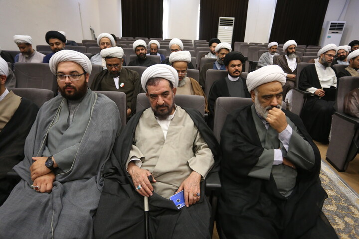 تصاویر‌/‌نشست اساتید و نخبگان حوزه علمیه اصفهان با مشاور رئیس‌جمهور در امور روحانیت