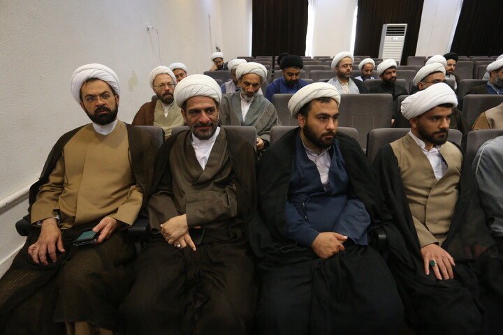 تصاویر‌/‌نشست اساتید و نخبگان حوزه علمیه اصفهان با مشاور رئیس‌جمهور در امور روحانیت