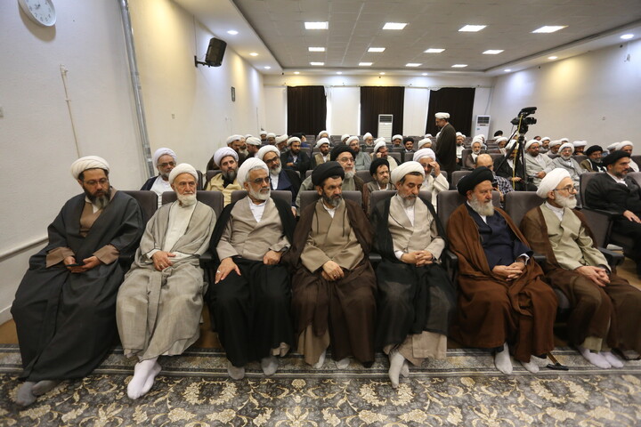 تصاویر‌/‌نشست اساتید و نخبگان حوزه علمیه اصفهان با مشاور رئیس‌جمهور در امور روحانیت