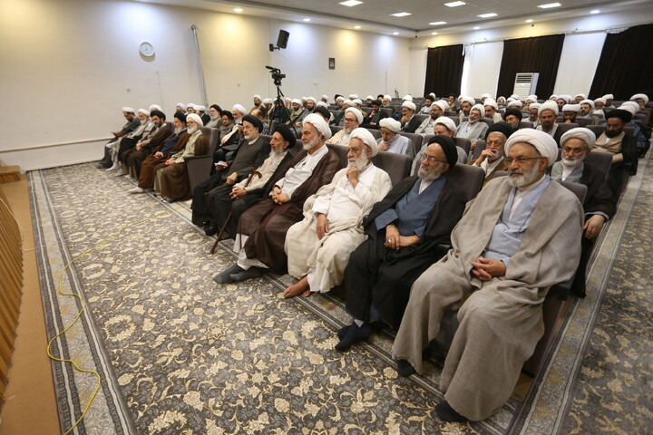 تصاویر‌/‌نشست اساتید و نخبگان حوزه علمیه اصفهان با مشاور رئیس‌جمهور در امور روحانیت