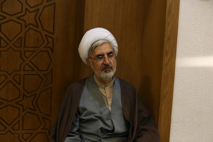تصاویر‌/‌نشست اساتید و نخبگان حوزه علمیه اصفهان با مشاور رئیس‌جمهور در امور روحانیت