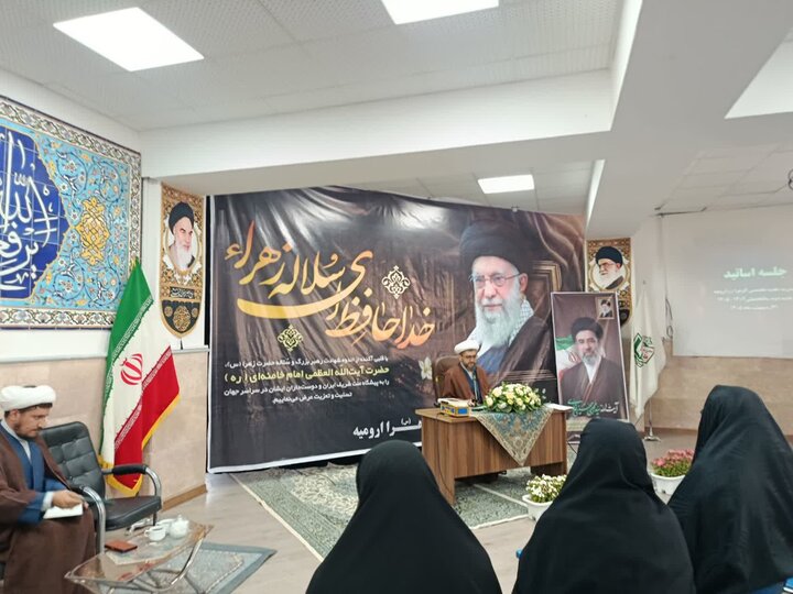 تصاویر/ جلسه اساتید مدرسه علمیه تخصصی الزهرا(س) ارومیه با مدیر حوزه‌ علمیه خواهران آذربایجان غربی