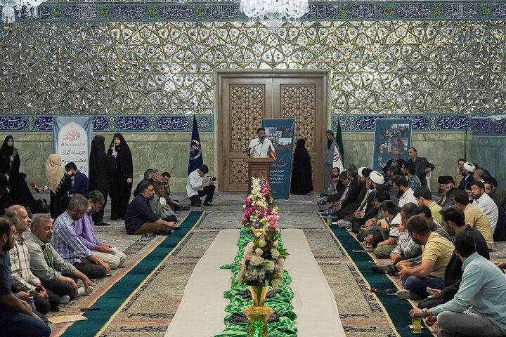 غبارروبی ضریح مطهر بانوی کرامت توسط جهادگران بسیجی