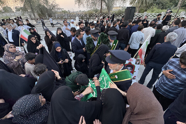 حضور خادمان حرم بانوی کرامت در مقتل شهدای مدرسه شجره طیبه میناب