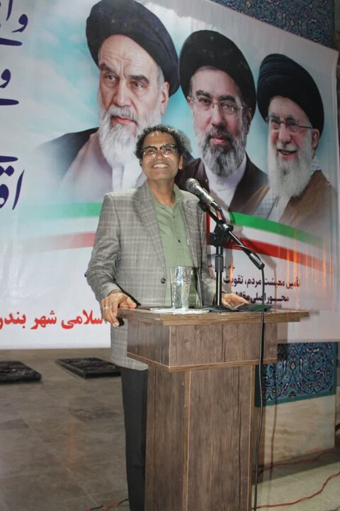 تصاویر/ مردم بندر ریگ پای کار نظام