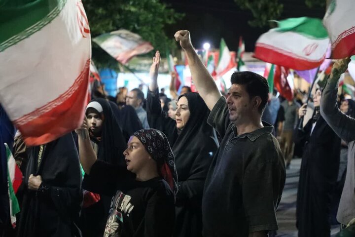 تصاویر/ اجتماع مردمی «شب‌های اقتدار» مردم شهر سمنان