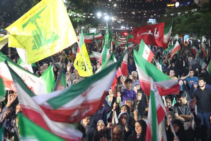 تصاویر/ اجتماع مردمی «شب‌های اقتدار» مردم شهر سمنان