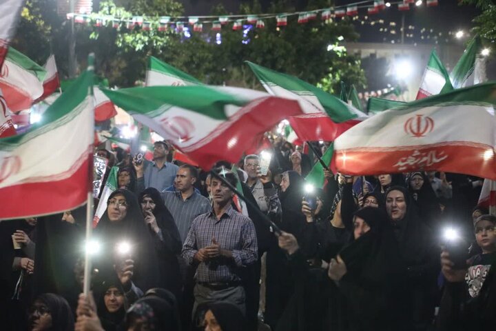 تصاویر/ اجتماع مردمی «شب‌های اقتدار» مردم شهر سمنان