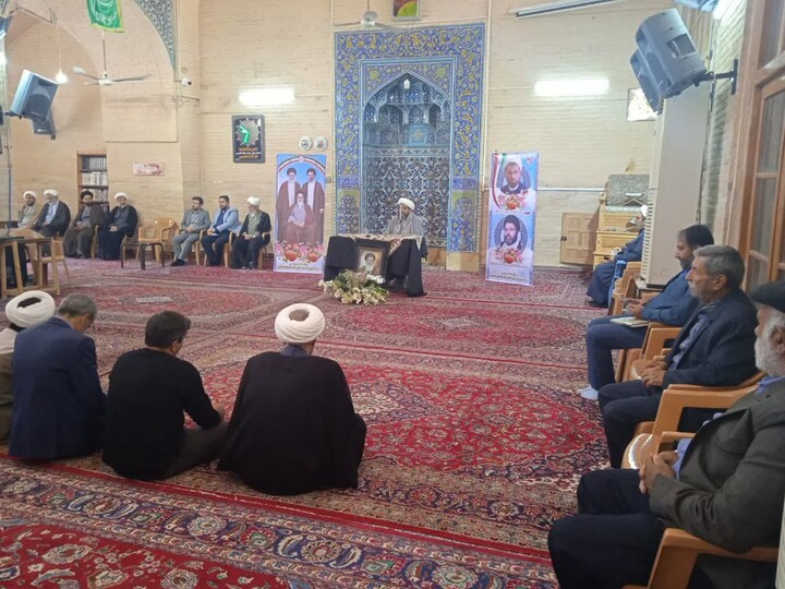 تصاویر|مراسم بزرگداشت شهید حجت الاسلام خسروانی و درگذشت حجت الاسلام  موسوی از طلاب و فضلاء حوزه علمیه اصفهان