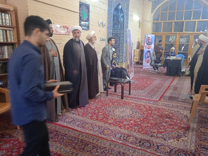 تصاویر|مراسم بزرگداشت شهید حجت الاسلام خسروانی و درگذشت حجت الاسلام  موسوی از طلاب و فضلاء حوزه علمیه اصفهان