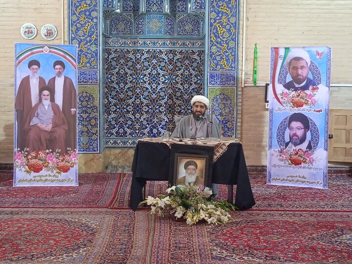 تصاویر|مراسم بزرگداشت شهید حجت الاسلام خسروانی و درگذشت حجت الاسلام  موسوی از طلاب و فضلاء حوزه علمیه اصفهان