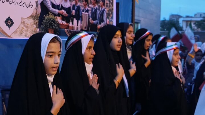 تصاویر / حضور امام جمعه گرمسار در میان دانش آموزان شرکت کننده در طرح «سه میم»