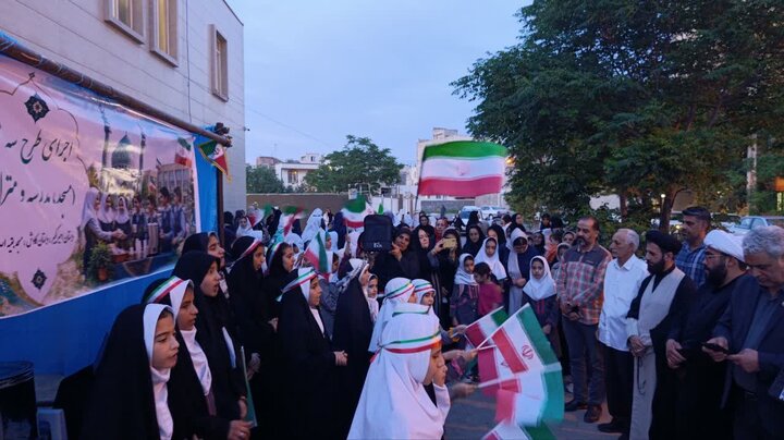 تصاویر / حضور امام جمعه گرمسار در میان دانش آموزان شرکت کننده در طرح «سه میم»