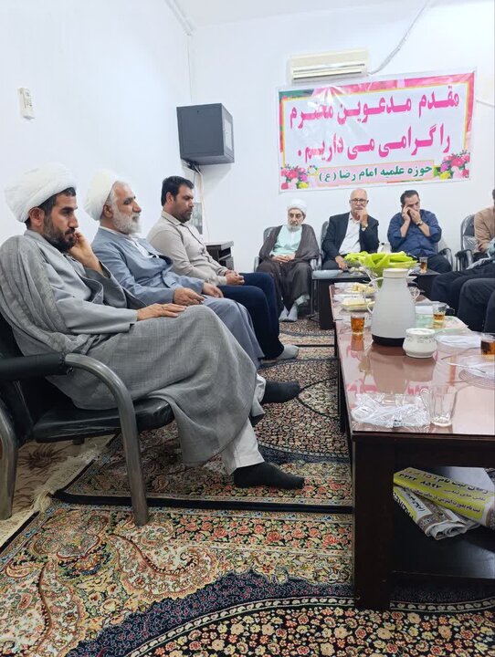 تصاویر/دیدار مدیران مدارس دولتی و غیردولتی پلدختر با مدیر مدرسه علمیه امام رضا(ع)شهرستان