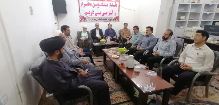 تصاویر/دیدار مدیران مدارس دولتی و غیردولتی پلدختر با مدیر مدرسه علمیه امام رضا(ع)شهرستان