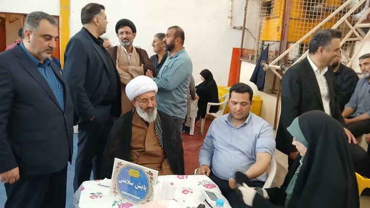 تصاویر / بازدید امام جمعه دابودشت از اردوی جهادی درمانی