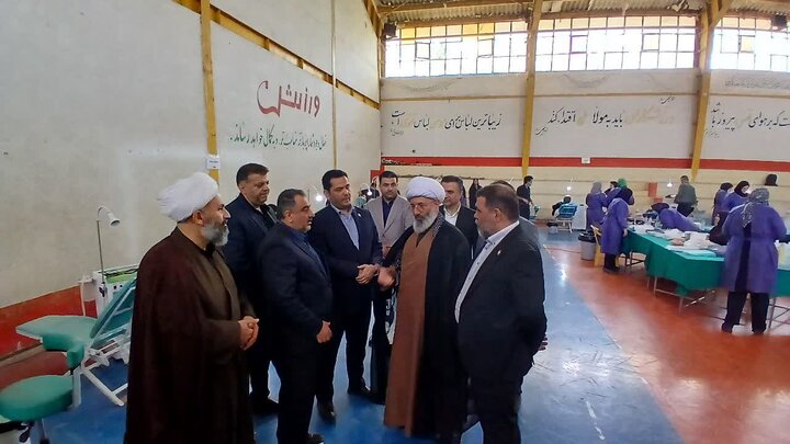 تصاویر / بازدید امام جمعه دابودشت از اردوی جهادی درمانی