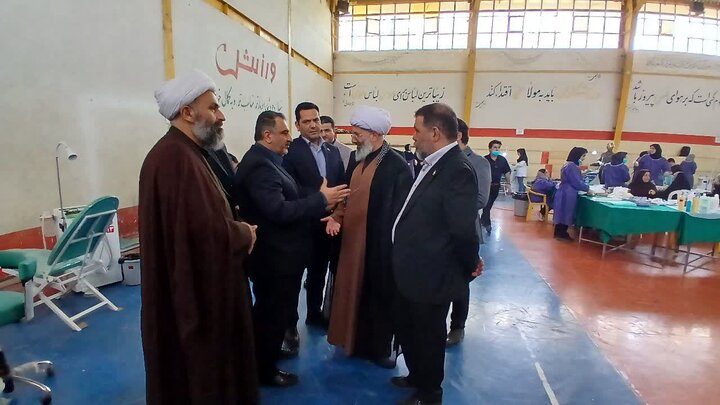 تصاویر / بازدید امام جمعه دابودشت از اردوی جهادی درمانی