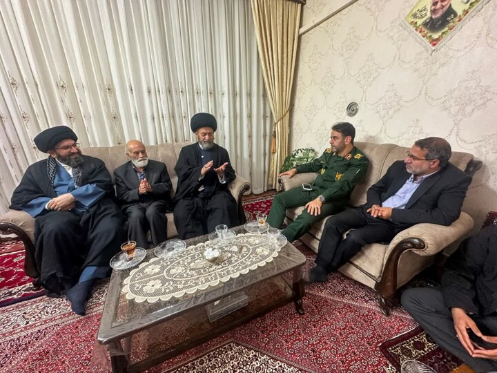 تصاویر / دیدار نمایندگان ولی‌فقیه در استان‌های اردبیل و زنجان با خانواده شهید «محسن احمدی»