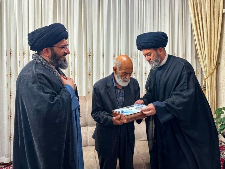 تصاویر / دیدار نمایندگان ولی‌فقیه در استان‌های اردبیل و زنجان با خانواده شهید «محسن احمدی»