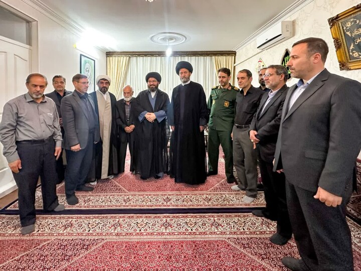 تصاویر / دیدار نمایندگان ولی‌فقیه در استان‌های اردبیل و زنجان با خانواده شهید «محسن احمدی»