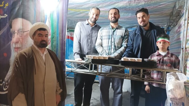 تصاویر/ استمرار فعالیت موکب فرهنگی تبیینی و پذیرایی مدرسه علمیه ولیعصر(عج)تبریز