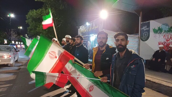 تصاویر/ استمرار فعالیت موکب فرهنگی تبیینی و پذیرایی مدرسه علمیه ولیعصر(عج)تبریز