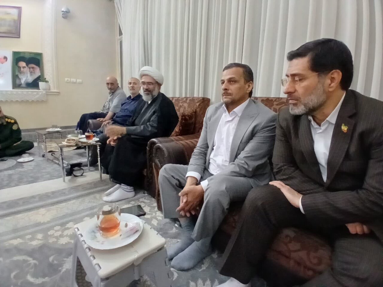 دیدار اعضای مؤسسه راویان فرهنگ ایثار و شهادت با خانواده معظم شهدای «ساری» و «عزتی‌پور» 