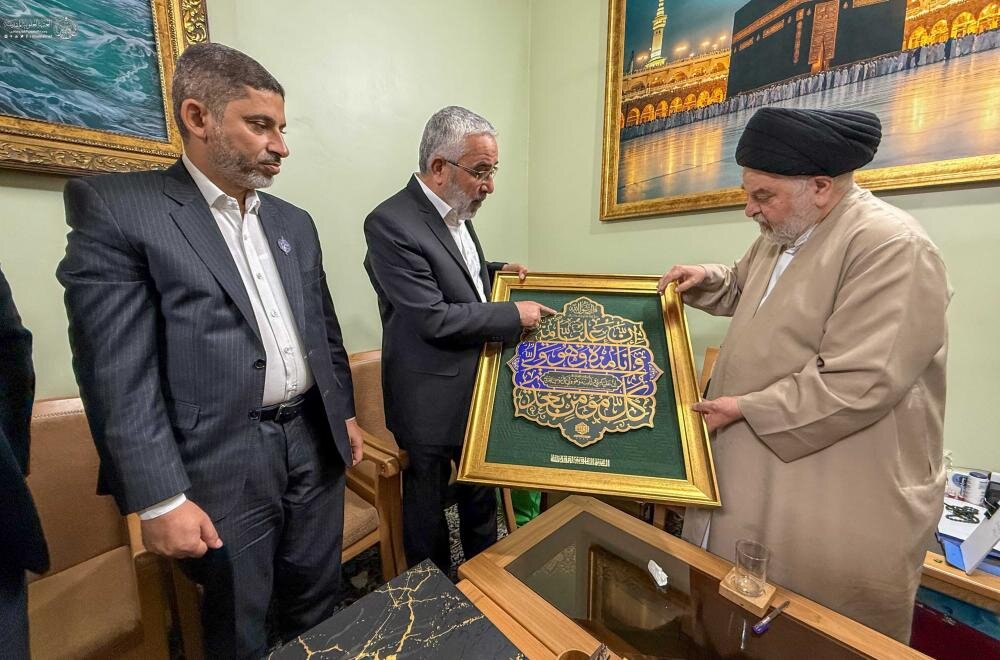 الأمين العام للعتبة العلوية يلتقي كبار الشخصيات العلمائية في مدينة قم المقدسة ويستعرض محاور الحملة الإغاثية والإنسانية