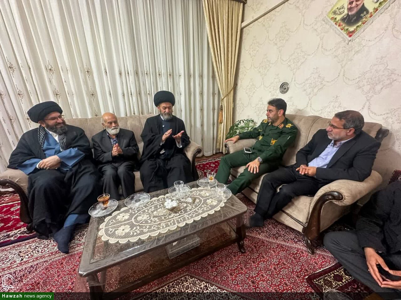 دیدار نمایندگان ولیفقیه در استانهای اردبیل و زنجان با خانواده شهید «محسن احمدی» / روایت معجزهآسای نجات دختر ۶ ساله