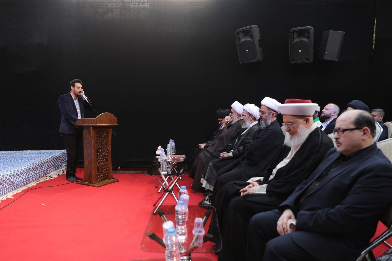 إزاحة الستار عن كتاب "حكاية السيد".. ذكريات قائد الثورة الشهيد عن والده + صور