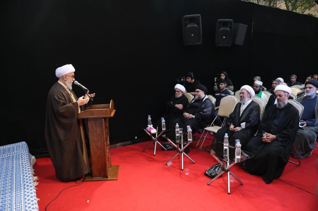إزاحة الستار عن كتاب "حكاية السيد".. ذكريات قائد الثورة الشهيد عن والده + صور