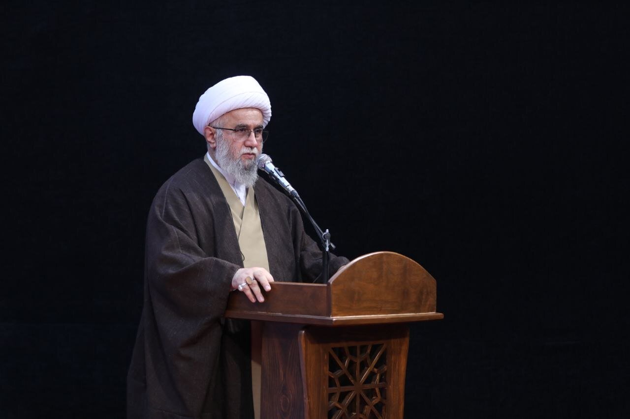 إزاحة الستار عن كتاب "حكاية السيد".. ذكريات قائد الثورة الشهيد عن والده + صور