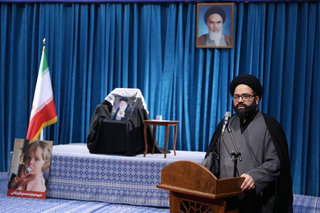 إزاحة الستار عن كتاب "حكاية السيد".. ذكريات قائد الثورة الشهيد عن والده + صور