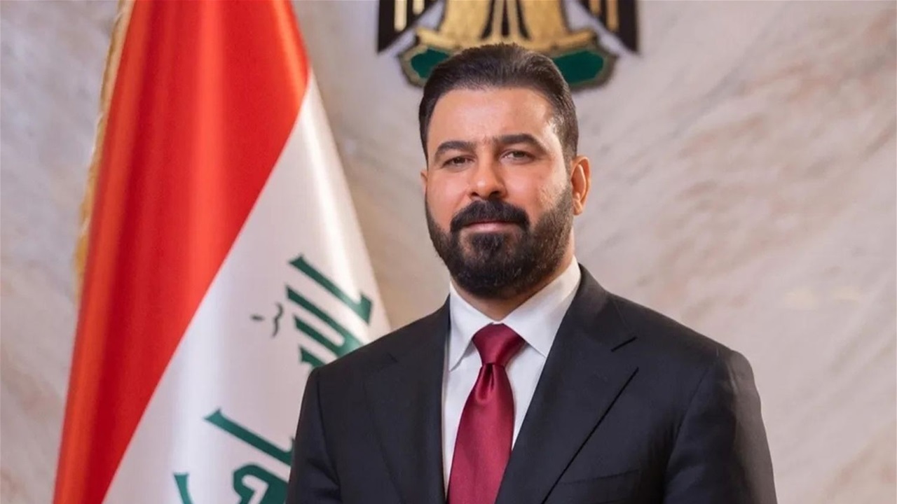 بعد منحه الثقة رسمياً.. علي الزيدي يؤدي اليمين الدستورية رئيساً لوزراء العراق