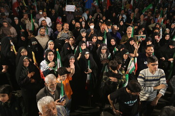 تصاویر/ هفتاد و پنجمین شب حماسه حضور اصفهانی‌ها در خیابان‌ها و میدان‌های شهر
