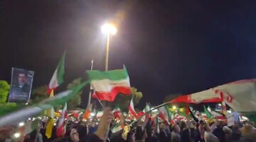 فیلم| هفتاد و پنجمین شب حضور پرشور مردم اراک در میدان شهدا