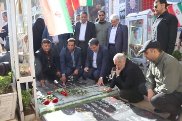 تصاویر/ حضور وزیر آموزش و پرورش در گلزار  شهدای بین المللی کرمان