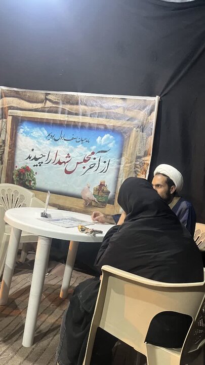 تصاویر/ فعالیت موکب مدارس علمیه آیت اللّه اعتمادی درهفتاد و پنجمین شب میدان داری مردم کاشان